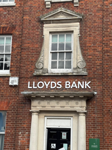 lloyds in petersfield
