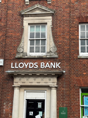 lloyds bank in petersfield